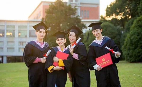 延期毕业算应届生吗