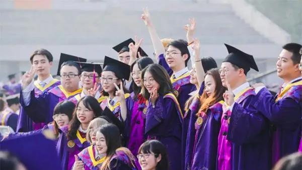 延期毕业算应届生吗