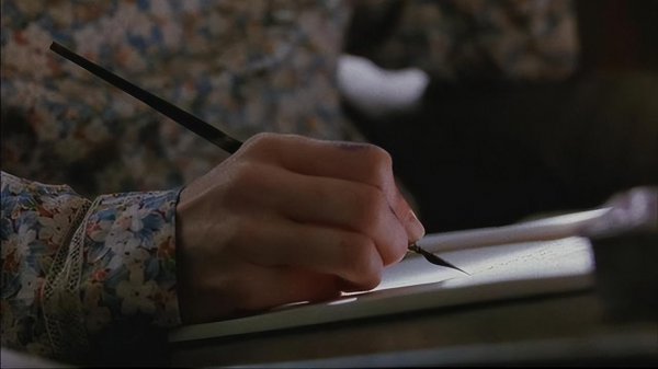 异性盯着你看的原因