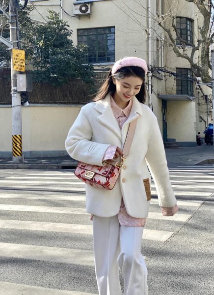 粉色和什么颜色搭配好看