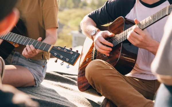 古典吉他和民谣吉他区别