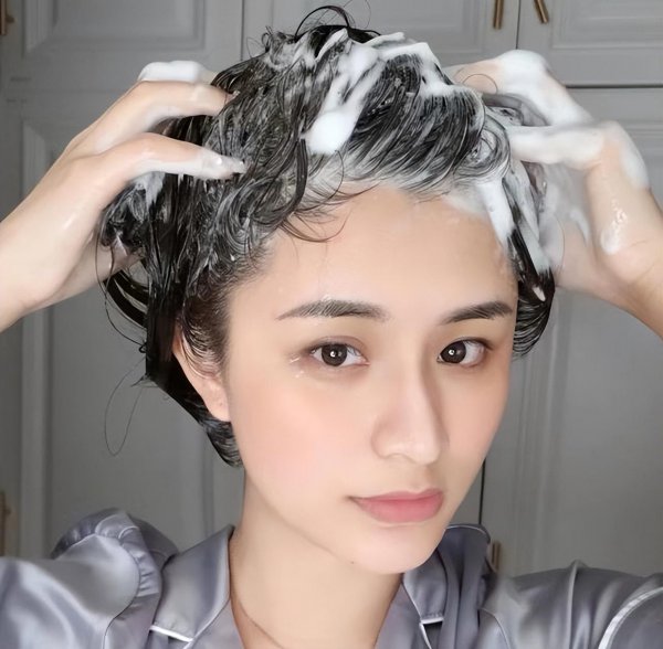 头发干燥怎么护理才能柔顺