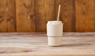 水杯里的塑料发黑怎么消除 水杯里的塑料发黑如何消除