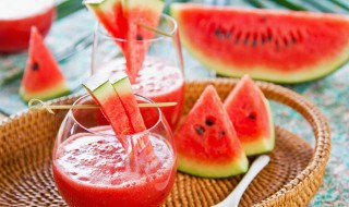 西瓜汁隔夜能喝吗 西瓜汁隔了一夜还可以继续喝吗