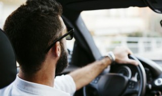 科目二定点停车与坡道起步技巧解析 科目二定点停车与坡道起步操作技巧