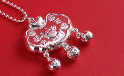 佩戴925银好还是999银好 戴银手镯999和925区别