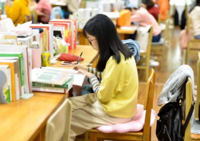 考研和考公务员可以一起准备吗 考公和考研哪个更容易