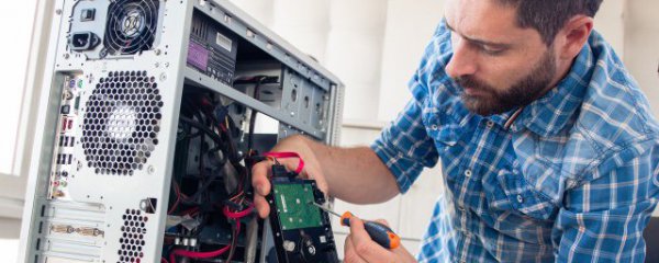 如何清理电脑里的灰尘