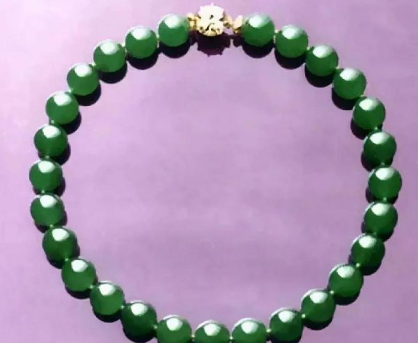 翡翠什么颜色是最贵最好的