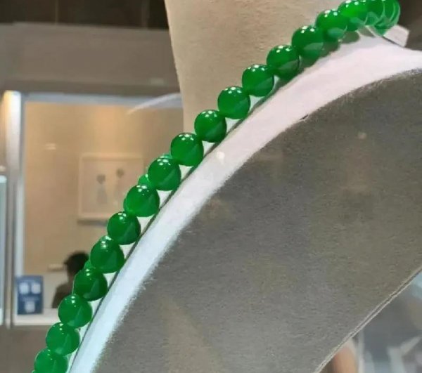 翡翠什么颜色是最贵最好的