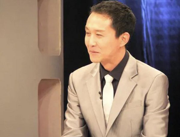 演员吴刚的个人资料简介