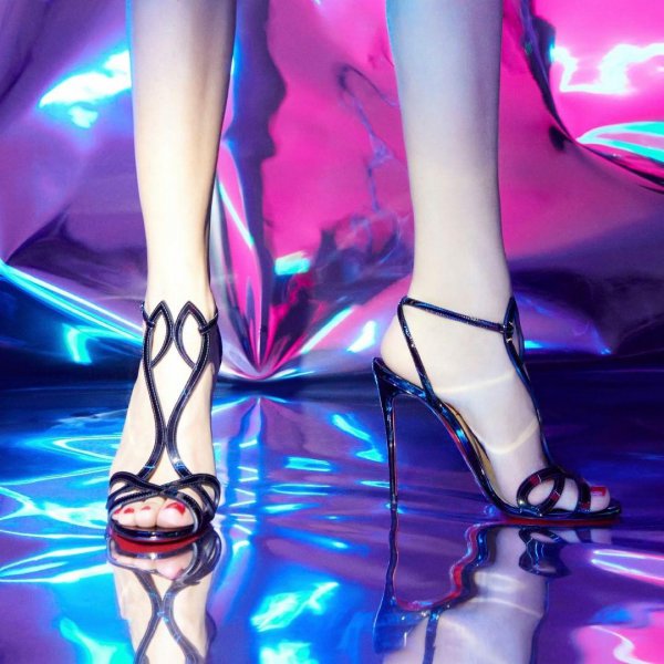 红底高跟鞋是什么牌子