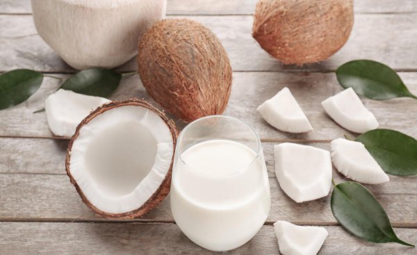 椰子里的白肉能直接吃吗