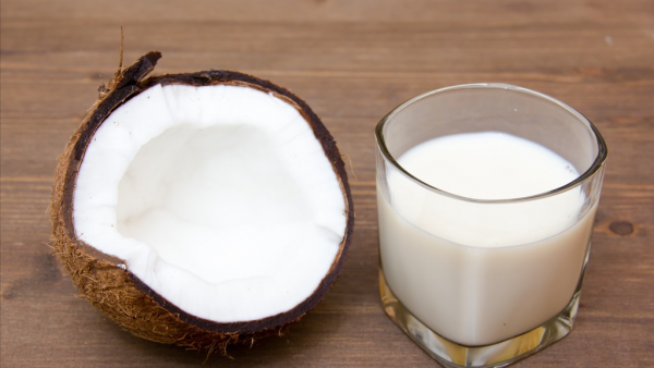 椰子里的白肉能直接吃吗