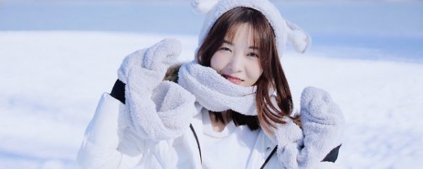 白鸭绒羽绒服有味道正常吗