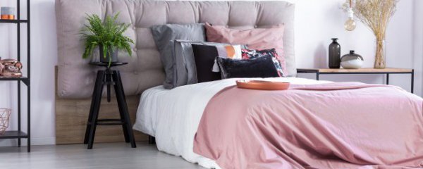 卧室适合摆放什么物件