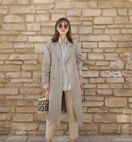 风衣搭配什么裤子好看图片
