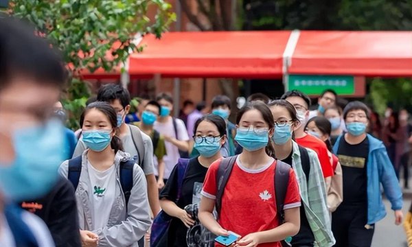 高考可以穿校服吗