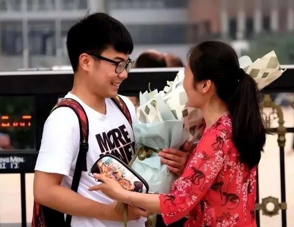 高考可以穿校服吗