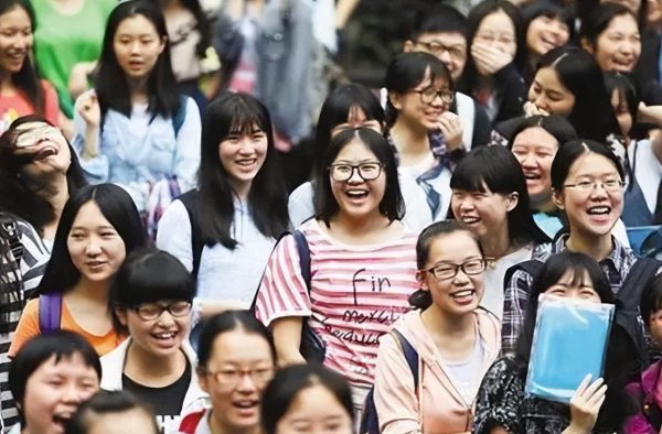 高考可以穿校服吗