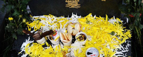 清明能给坟填土吗