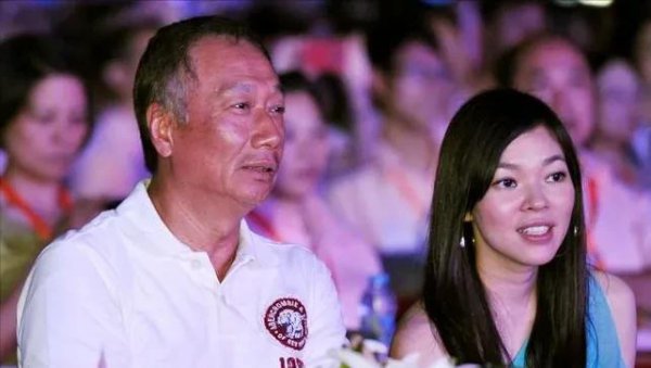 富士康老板叫什么名字