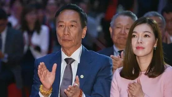 富士康老板叫什么名字