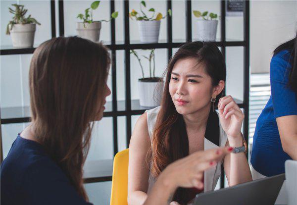 女人脚踏两只船啥心态