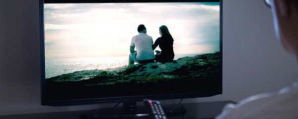 电视柜旁边摆件摆什么好看