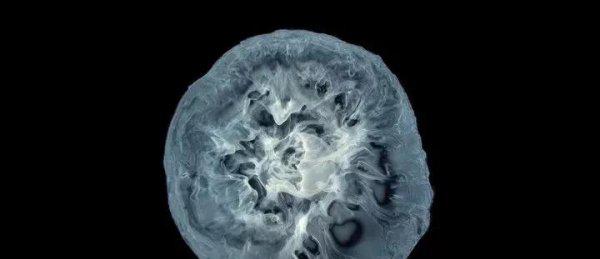 银镯子戴手上手腕变黑怎么回事