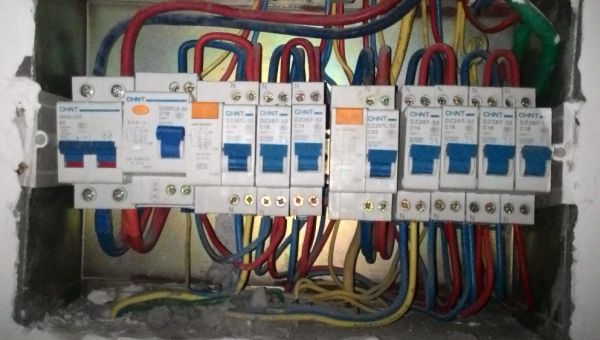 开空调就跳闸是怎么回事