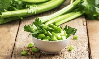 芹菜可以和鸡蛋一起吃吗 芹菜是否可以和鸡蛋一起吃