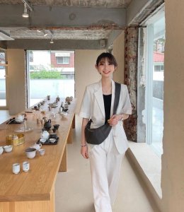 冷黄皮适合的衣服颜色 黄皮女生的穿衣搭配方案推荐