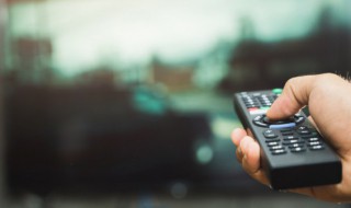 如何将手机画面投屏到电视上 怎么将手机画面投屏到电视上