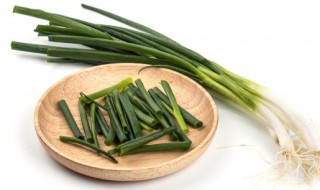 常吃葱的好处和坏处 常吃葱有哪些好处和坏处