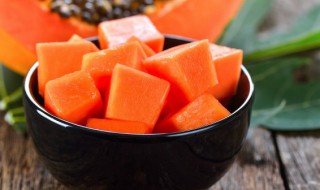 狗狗木瓜吃多了会怎样 狗狗木瓜吃多了好不好