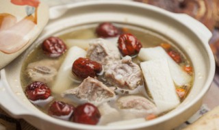 排骨炖汤配什么笋好 芦笋排骨汤的做法