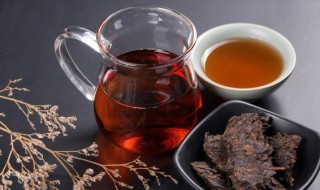 茶叶水洒到衣服上了怎么洗 茶叶水倒到衣服上怎样可以清洗干净