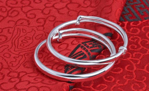 银手链变黑了怎么清洗才亮