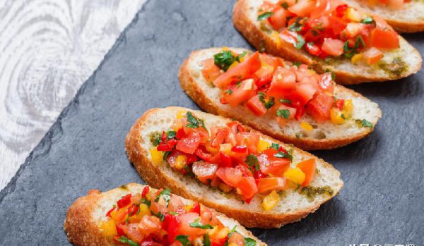 现在摆地摊卖什么最火最赚钱呀