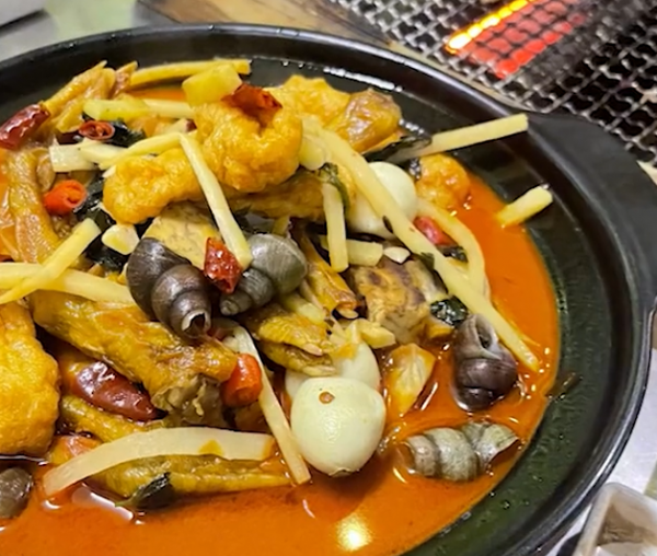 女子旅游遇婚宴随礼200元吃席