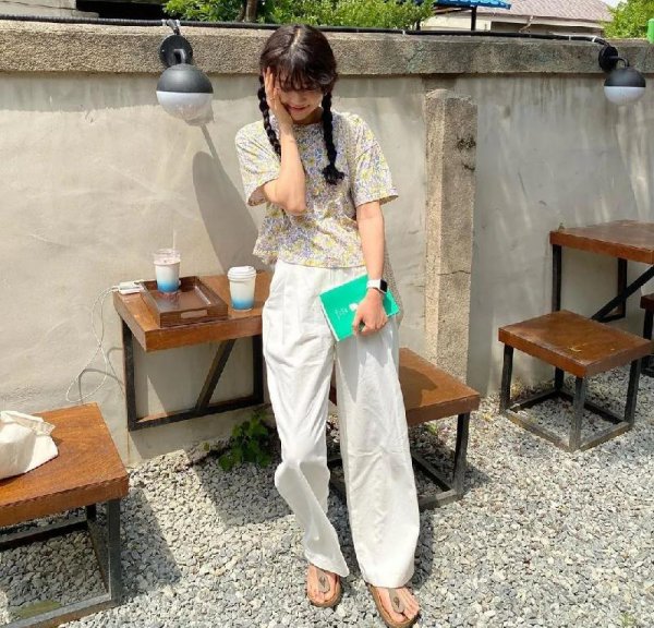 老爹裤搭配什么上衣