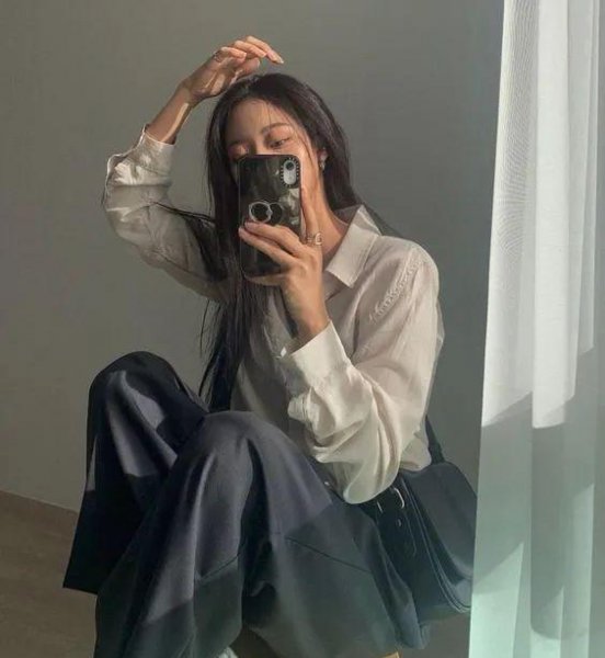 老爹裤搭配什么上衣