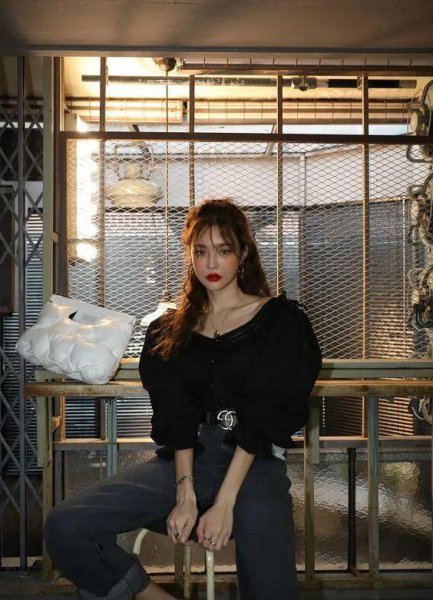 老爹裤搭配什么上衣