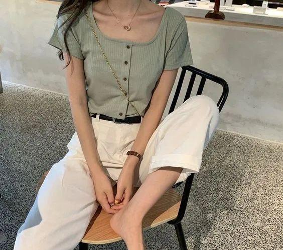 老爹裤搭配什么上衣