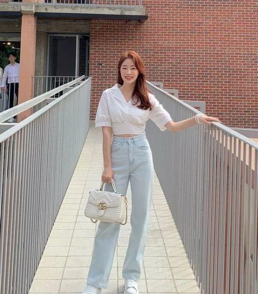 老爹裤搭配什么上衣