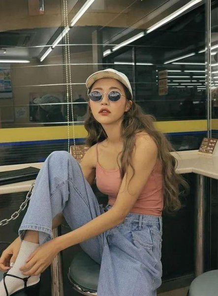 老爹裤搭配什么上衣