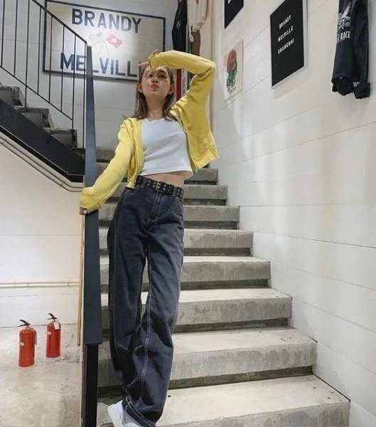 老爹裤搭配什么上衣