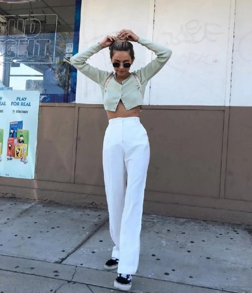 老爹裤搭配什么上衣