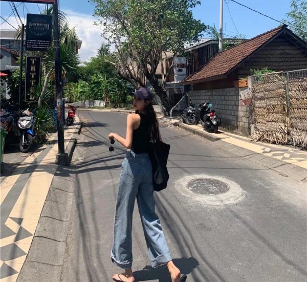 老爹裤搭配什么上衣